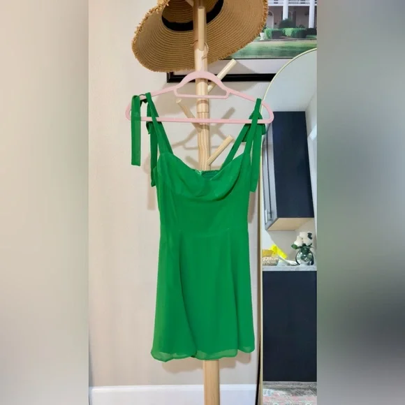 Reformation Niara Dress in Green, size 4 and 6, brand new, never worn. - Picture 7 of 12